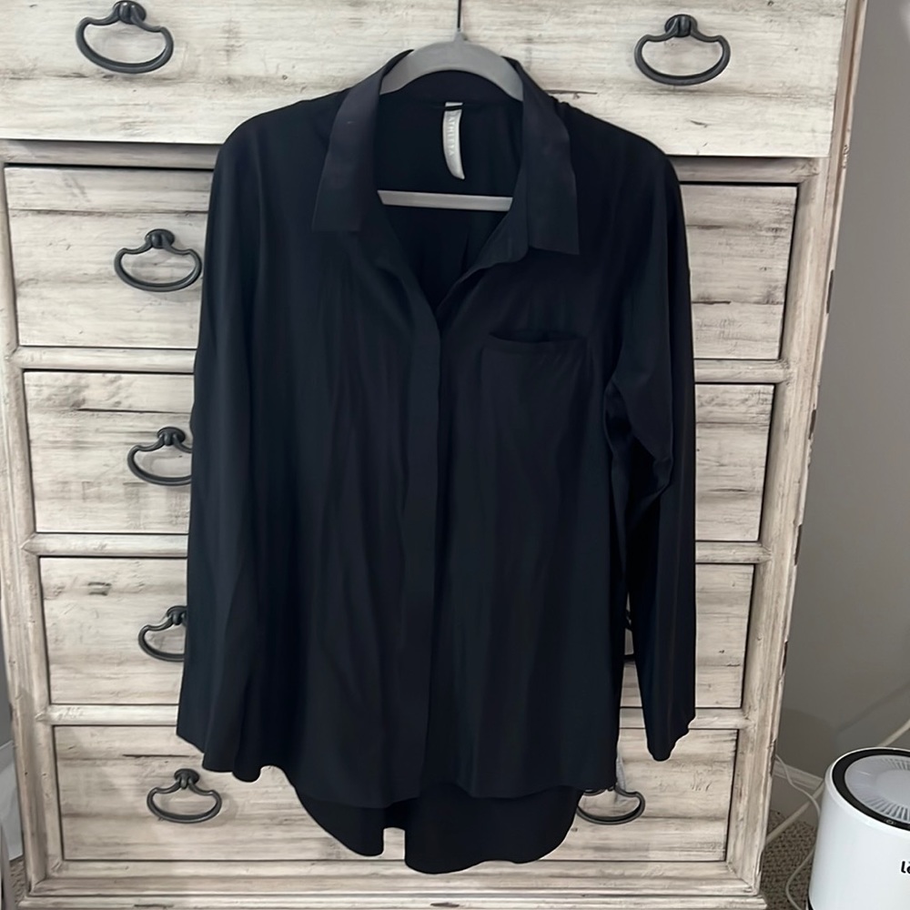 Athleta black urbanite top